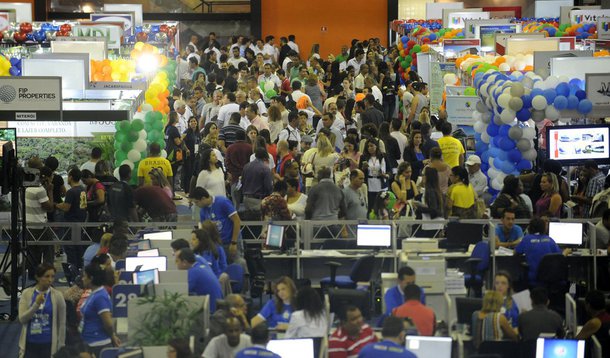 O 11º Feirão Caixa da Casa Própria no Rio de Janeiro movimentou, nos três dias de duração, R$ 962,5 milhões em negócios; o evento recebeu 40.272 visitantes; foram fechados ou tiveram andamento 6.566 contratos; segundo a assessoria de imprensa da Caixa Econômica Federal, o evento teve como principal foco o financiamento de habitação popular por meio do Programa Minha Casa, Minha Vida e das demais operações com recursos do FGTS