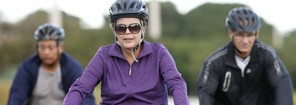 Depois de percorrer seis quilômetros nas imediações do Palácio da Alvorada, neste sábado 25, Dilma Rousseff voltava para a residência oficial da presidência da República quando ouviu dois homens gritarem "Dilma, eu te amo!"; um deles era servidor do Ministério da Integração Nacional