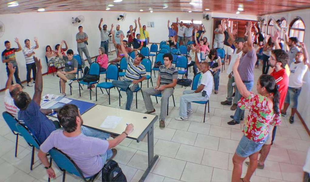 O Sindicato dos Trabalhadores em Educação da Universidade Federal do Rio de Janeiro (Sintufrj) divulgou que não fará a inscrição dos estudantes aprovados no Sistema de Seleção Unificada (Sisu) na UFRJ; cerca de 3.731 estudantes foram aprovados; o informe, divulgado no site da entidade, diz que a orientação, da Fasubra-Sindical, é para que todas as universidades federais em greve no país, onde houver matrículas presenciais, com entrega de documentação, referentes ao Sisu, suspendam esse processo