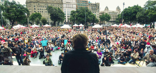 Passaram quatro anos desde que nas praças se gritou: "não nos representam". Hoje, uma nova palavra de ordem impões-se na Espanha: "sim, representam-nos"