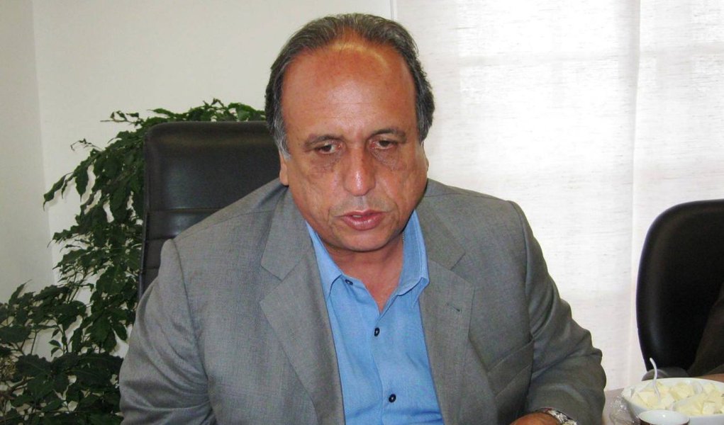 "Eu já havia me colocado à disposição da Justiça, e assim permaneço. E reafirmo que a acusação é falsa e essa conversa nunca existiu. Meus sigilos telefônico e bancário estão à disposição. Minha declaração de bens é pública e também está disponível", afirmou o governador do Rio, após a decisão do STJ contra ele, o ex-governador Sérgio Cabral e o ex-secretário Regis Fichtner