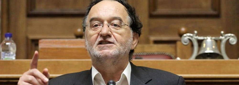 “Vamos tratar de fazer com que a eletricidade seja mais barata para impulsionar a competitividade e ajudar as famílias”, disse o recém-nomeado ministro da Reestruturação da Produção, do Ambiente e da Energia da Grécia, Panayiotis Lafazanis; um dos pontos-chave do programa do governo de Tsipras consiste em um pacote de medidas de urgência para melhorar a situação dos mais carentes, incluindo o fornecimento de eletricidade gratuita a 300 mil casas de famílias desfavorecidas