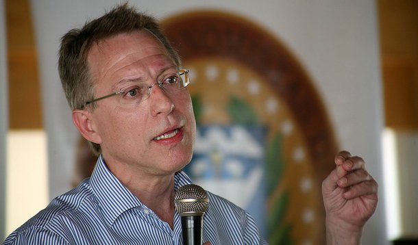 Vice-presidente do Insper, Marcos Lisboa afirma que a baixa confiança do empresariado é consequência dos problemas, e não a sua causa; segundo ele, ela requer uma agenda de governo, e não apenas um novo ministro da Fazenda: ‘Aumentar a taxa básica de juros, por um lado, e dar maiores subsídios para o "andar de cima", por outro, é reproduzir a esquizofrenia dos últimos anos’