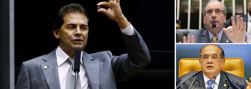 Colunista Ricardo Melo questiona encontro entre o ministro do Supremo Tribunal Federal, Gilmar Mendes, e deputado Paulinho da Força, do partido Solidariedade, e o presidente da Câmara, Eduardo Cunha (PMDB), para discutir o impeachment da presidente Dilma Rousseff:"Se isto não é conspiração, é bom tirar a palavra do dicionário. Que diabo pode representar a reunião entre o terceiro nome da linha de sucessão do Planalto, um ministro da mais alta corte da Justiça e um parlamentar adversário obsessivo do governo –os três para discutir a deposição de uma presidente eleita?"