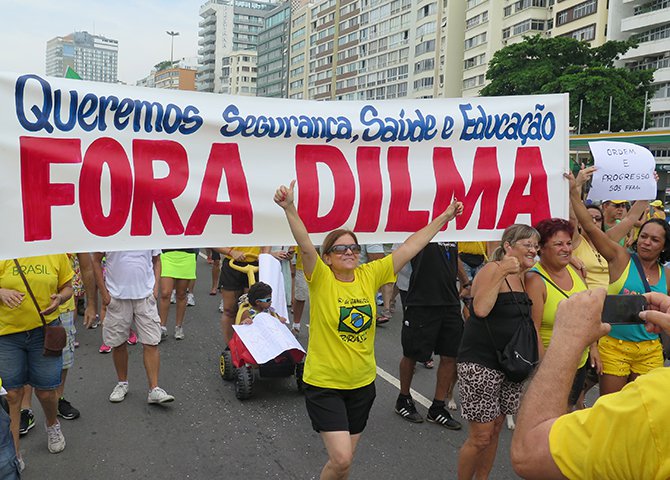 É preciso impedir, politicamente, a emergência e o ódio dos pequenos fascistas, para que não possam surgir os grandes, capazes de massacres gigantescos