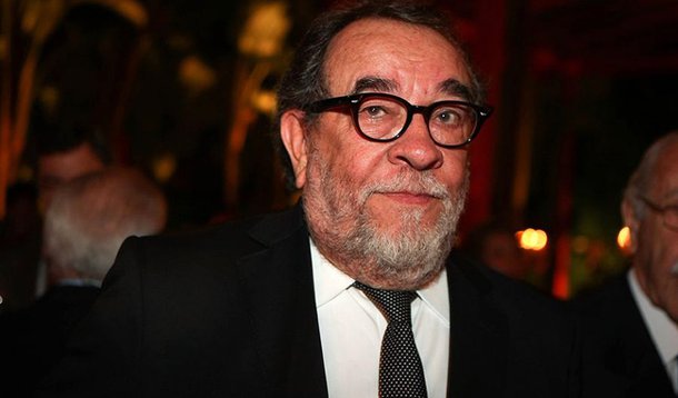 Para o jornalista e escritor Fernando Morais, o jornalismo não está acabando, ele está sofrendo uma mutação profunda’: “vai haver uma seleção darwiniana nos meios de comunicação da internet, que vai demorar, e da qual vão sobreviver os que tiveram credibilidade”, afirma