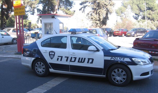 Polícia de Israel matou a tiros nesta quinta-feira um palestino, de 32 anos, suspeito de ter tentado matar um ativista judeu de ultradireita horas antes, o que desencadeou confrontos intensos em Jerusalém Oriental e temores de um novo levante palestino