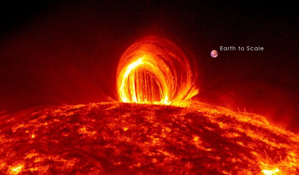 O que acontece na atmosfera solar? Podemos ter uma visão clara disso no vídeo de Michael König que apresentamos no final da matéria. Trata-se de uma montagem das imagens mais significativas colhidas entre 2011 e 2015 pelo telescópio espacial Solar Dynamics Observatory, da Nasa. Um segundo vídeo, da NASA, resume em timelapse três anos de atividade solar em três minutos.