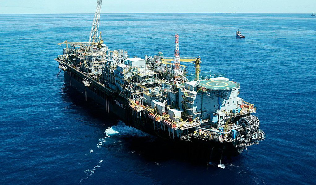 A 13ª Rodada de Licitações de Blocos Exploratórios de petróleo atraiu 39 empresas, número superior ao da rodada passada; a 13ª Rodada de Licitações está marcada para o dia 7 de outubro. Serão oferecidos 266 blocos em 22 setores de 10 bacias sedimentares, num total de aproximadamente 125 mil km² localizados em 10 estados brasileiros; os blocos estão distribuídos em 10 bacias sedimentares: Amazonas, Parnaíba, Potiguar, Recôncavo, Sergipe-Alagoas, Jacuípe, Camamu-Almada, Espírito Santo, Campos e Pelotas