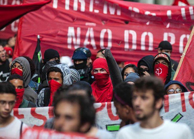 A violência vem desmoralizando manifestações legítimas e fortalecendo a direita, que, nas últimas eleições, colheu os frutos dos desatinos dessa pseudo esquerda