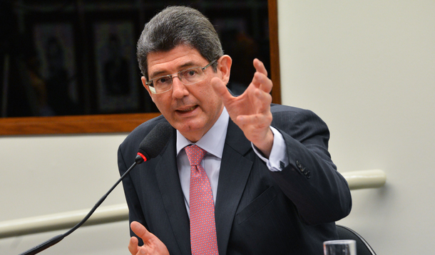 Segundo o ministro da Fazenda, Joaquim Levy, as medidas tomadas no início do ano para reequilibrar os preços relativos na economia já começam a surtir efeito em alguns setores; "Pode ser um reequilíbrio da economia e pode ser um reequilíbrio muito interessante em termos de arrecadação, porque a do setor de manufatura e transformação tende a gerar uma arrecadação mais alta que outros setores", informou o ministro nesta sexta-feira, 17, durante a abertura de uma reunião do Conselho Nacional de Política Fazendária (Confaz), no Rio; Levy disse também que os preços de energia podem começar a cair nos próximos meses