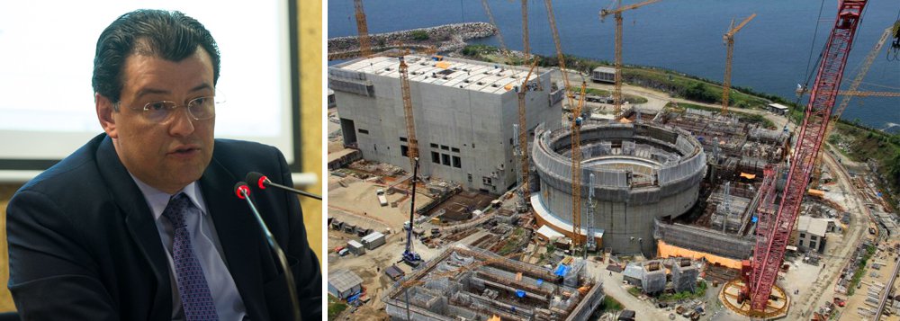 Ministro de Minas e Energia, Eduardo Braga, e o presidente da Eletrobras, José da Costa Neto, negaram que o governo esteja inadimplente com o pagamento a empreiteiras responsáveis pela construção da Usina Nuclear Angra 3; ministro, no entanto, reconheceu atrasos no pagamentos que passam de 100 dias "O contrato está em vigor, o pagamento foi retomado, inicialmente, com os fornecedores internacionais. Um aditivo para pagamento de fornecedores nacionais está em fase de conclusão e deve acontecer nos próximos dias", informou; construtoras Odebrecht, Queiroz Galvão e Camargo Corrêa anunciaram em carta ter desistido de Angra 3, por falta de pagamento