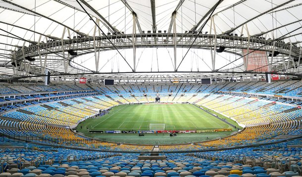 Refugiados de 20 países marcaram a cerimônia de lançamento do projeto Futebol das Nações, que busca promover a integração dos refugiados no Brasil, realizada no Rio de Janeiro; durante o evento, que aconteceu no Estádio Jornalista Mário Filho, o Maracanã, foram debatidos temas comuns aos refugiados como preconceito, acesso ao mercado de trabalho, igualdade de gênero, violência contra as mulheres e o ensino do idioma local; segundo o Comitê Nacional para os Refugiados (Conare), o Brasil tem atualmente 8,4 mil refugiados reconhecidos oficialmente