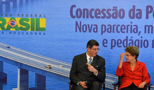 Presidente Dilma Rousseff descartou racha em sua equipe econômica e que o ministro da Fazenda, Joaquim Levy, tenha perdido disputa com o titular do Planejamento, Nelson Barbosa, sobre a redução da meta de superávit primário de 1,13% do PIB para 0,15% do PIB este ano; Levy também garantiu que não foi contrário à mudança: "Não é uma mudança de rota, é um ajuste das velas, porque os ventos mudaram"