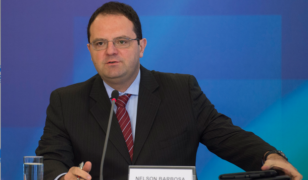 Ministro do Planejamento, Nelson Barbosa, reforçou a opinião da presidente Dilma Rousseff e indicou que o reajuste médio de 59,49% para servidores do Poder Judiciário deve ser vetado no Palácio do Planalto; "O reajuste [aprovado no Senado] não está compatível com o reajuste fiscal. Isso deve ser motivo para o veto. A presidenta se manifestou sobre isso na viagem", disse 