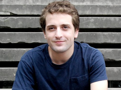 "Enquanto os políticos forem eleitos por empresas, vão continuar governando para elas", diz o ator Gregório Duviviver, um dos integrantes do Porta dos Fundos; "Desconfio de qualquer pessoa que se diga contra a corrupção. A razão é uma só: ninguém é abertamente a favor da corrupção, logo não faz sentido protestar contra ela"; Duviviver defende uma ampla reforma política