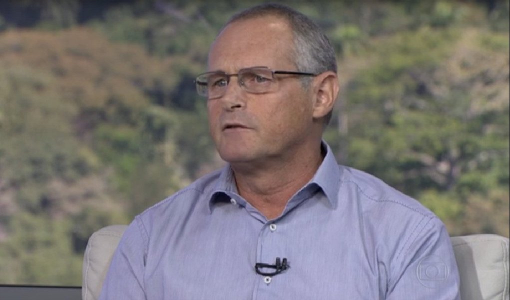 m dia após a prisão de seis integrantes da cúpula da maior facção criminosa do estado, o secretário de Segurança Pública do Rio, José Mariano Beltrame, pediu que a sociedade inclua outros elementos na discussão de segurança fora a polícia. O dirigente cobrou resultados em outras áreas, como na assistência social; "As pessoas acham que segurança pública é sinônimo de polícia", disse; "Há que se discutir essa questão da violência urbana através de seus órgãos responsáveis: assistência social, geração de emprego, políticas para a juventude", acrescentou