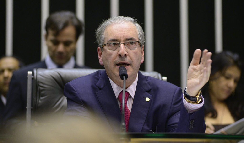 O presidente da Câmara, Eduardo Cunha (PMDB-RJ), negou nesta sexta-feira, 11, que tivesse agido para impedir que a CPI da Petrobras convocasse pessoas que pudessem podem trazer informações sobre a suposta participação do PMDB e de Cunha no esquema de corrupção da estatal; "Nem tomei conhecimento do que estava sendo votado, sequer estou preocupado com o que está sendo votado, não necessito de blindagem de quem quer que seja. Convoque quem quiser convocar. Já fui à CPI e volto quantas vezes quiserem, não tenho nenhuma preocupação com isso", afirmou