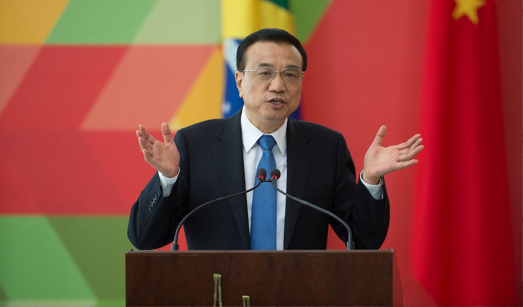 De acordo com o primeiro-ministro Li Keqiang, Pequim quer elevar o grau de relacionamento com o Brasil e ir além das trocas comerciais, incluindo a instalação de fábricas no país e promover troca de tecnologia na área de infraestrutura e mobilidade; “Manifestei [ao governador do Rio de Janeiro, Luiz Fernando Pezão] que gostaríamos de instalar fábricas ou bases para produção e manutenção dos futuros metrôs e vagões [de trens] no Rio. Assim podemos promover o emprego local e treinar os trabalhadores brasileiros”, afirmou