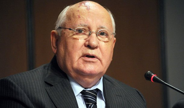 O ex-líder soviético Mikhail Gorbachev advertiu em um discurso em Berlim neste sábado que as tensões Leste-Oeste com a crise Ucrânia estão ameaçando levar o mundo rumo a uma nova Guerra Fria, 25 anos após a queda do Muro de Berlim; "O mundo está à beira de uma nova Guerra Fria. Alguns dizem que isso já começou", disse Gorbachev, que é festejado na Alemanha por seu papel crucial em ajudar a criar as condições para a abertura pacífica do Muro de Berlim em 9 de novembro de 1989, anunciando o fim da Guerra Fria