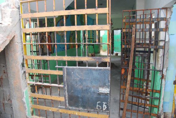 Relatório do Comando de Policiamento Especializado (CPE) mostra que a fuga de quatro presos do Complexo Penitenciário de Pedrinhas, em São Luís, poderia ter sido evitada pelo governo; conforme um trecho do documento, o relatório mostra que o Centro Integrado de Operações de Segurança (Ciops) alertou sobre o plano de ataque após ter conseguido informações privilegiadas com um informante localizado dentro do CDP; governo admite falha operacional