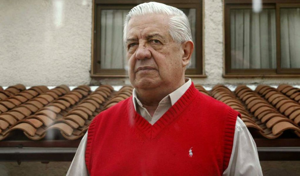 Contreras, de 86 anos, estava cumprindo uma sentença de mais de 500 anos de prisão, mas nos últimos dias havia entrado em um hospital militar por um quadro de hipertensão, sequelas de trombose, diabetes e os efeitos de um câncer de colo