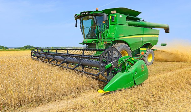As inovações tecnológicas provocaram um grande crescimento econômico em todos os setores; no agrícola, por exemplo, tecnologias como tratores, outras máquinas e também adubos e processos de trabalho contribuíram para uma melhoria enorme em termos de produtividade e rentabilidade no campo