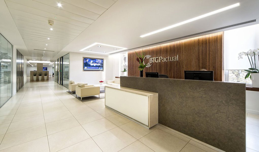 Banco teve lucro líquido de R$ 1,02 bilhão no segundo trimestre, alta de 6,34 por cento ante igual período do ano passado; a carteira de crédito expandida do BTG Pactual fechou junho em R$ 48,88 bilhões, alta de 19,6 por cento em 12 meses; em contrapartida, a divisão de corretagem (sales &amp; trading) teve uma queda abrupta de 52 por cento na receita, ante mesma etapa de 2014