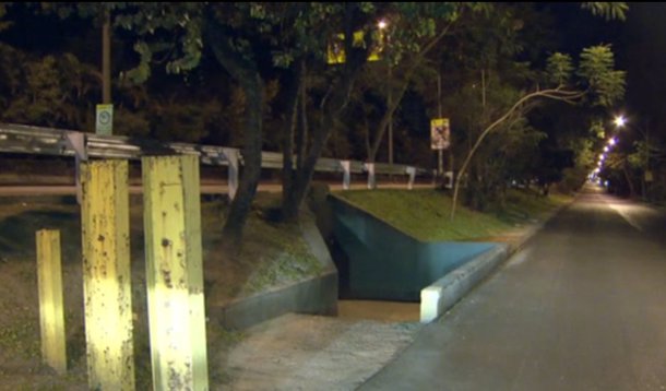 Uma mulher identificada como Lorena Tristão, de 31 anos, foi esfaqueada durante um assalto em São Conrado, na Zona Sul do Rio; ela foi atingida nas duas pernas, mas passa bem; o crime aconteceu no mesmo dia em que um ciclista morreu após levar facadas na Lagoa Rodrigo de Freitas, quando andava de bicicleta