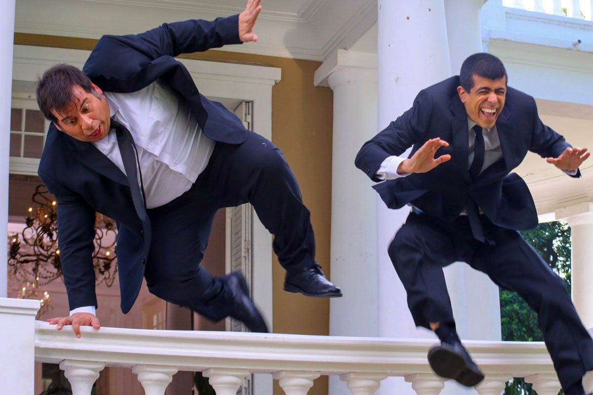 Com roteiro assinado por Celso Taddei, Chico Soares, Mauro Wilson e o próprio Melhem, a adaptação cinematográfica do programa de televisão tem fôlego curto, desperdiçando referências a filmes como “A Pantera Cor-de-Rosa” e aos desenhos animados do Scooby Doo. As piadas são repetidas à exaustão, mesmo que seu escasso potencial cômico tenha ficado evidente logo na primeira vez