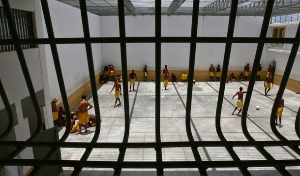 Em nota técnica sobre a redução da maioridade penal, instituto destacou que adolescentes já são punidos com mais rigor do que o ECA determina; de acordo com o instituto, dos 15 mil jovens cumprindo medida de internação em 2013, os que tinham cometidos atos graves – realmente passíveis de restrição de liberdade – eram 3,2 mil (21,3%)