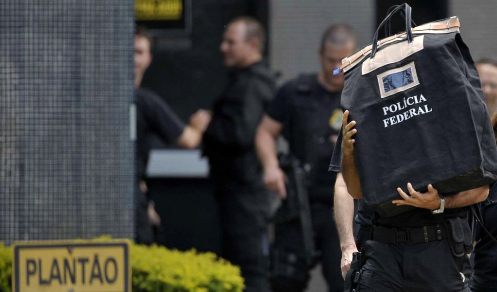 Deflagrada no dia 10 de abril, operação prendeu os ex-deputados André Vargas (PR), Luiz Argôlo (BA) e Pedro Corrêa (PP-PE); inquéritos foram encaminhados ao Ministério Público Federal, que decidirá se oferecerá denúncias contra o grupo de acusados