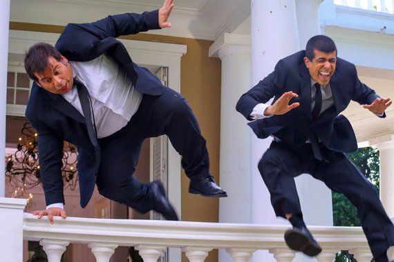 Com roteiro assinado por Celso Taddei, Chico Soares, Mauro Wilson e o próprio Melhem, a adaptação cinematográfica do programa de televisão tem fôlego curto, desperdiçando referências a filmes como “A Pantera Cor-de-Rosa” e aos desenhos animados do Scooby Doo. As piadas são repetidas à exaustão, mesmo que seu escasso potencial cômico tenha ficado evidente logo na primeira vez