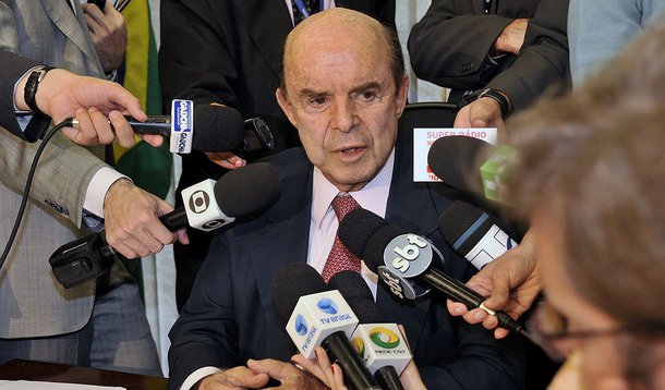 Senador pelo PP, um dos partidos beneficiados pelo esquema investigado na Lava Jato, Francisco Dornelles (RJ) manifesta preocupação sobre o efeito que a investigação pode ter sobre as empresas envolvidas e, consequentemente, sobre os investimentos e o emprego no País; parlamentar, que se despede do Senado depois de 28 anos para assumir como vice-governador do Rio, defende que "temos que separar as empresas das pessoas"