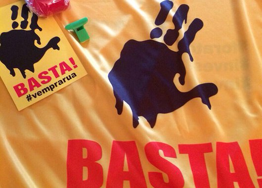 Esses ditos torcedores fazem o que querem, pois sabem que dificilmente serão punidos na forma da lei. É assim com aqueles que hoje saem às ruas para agredir quem usa camisa vermelha