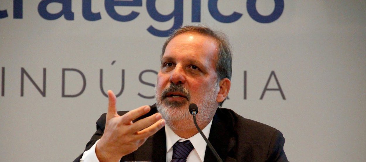 “Nós já estamos detectando, firmemente, não apenas no resultado da balança comercial, mas nós estamos medindo isso pela forma que a exportação voltou ao planejamento das empresas. Toda a empresa hoje voltou a colocar a exportação no seu radar”, disse o ministro do Desenvolvimento, Armando Monteiro, na abertura do Congresso Brasileiro do Aço