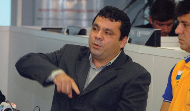 O aumento de casos de dengue no Rio de Janeiro, em 2015, se deve à volta do vírus Tipo 1, explicou o subsecretário de Vigilância em Saúde, Alexandre Chieppe; o número de pessoas suspeitas de dengue é de 48.797, seis vezes maior do que os casos registrados em 2014; de acordo com a Secretaria Estadual de Saúde, apesar do número elevado, não há risco de epidemia