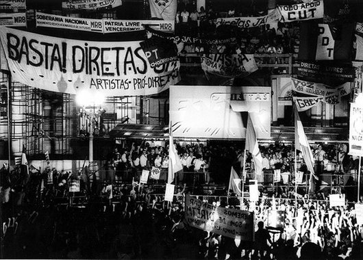 As democracias operam melhor quando incluem um mercado razoavelmente eficaz de ideias, que só funciona quando os cidadãos têm informações seguras e existem altos níveis de transparência e honestidade