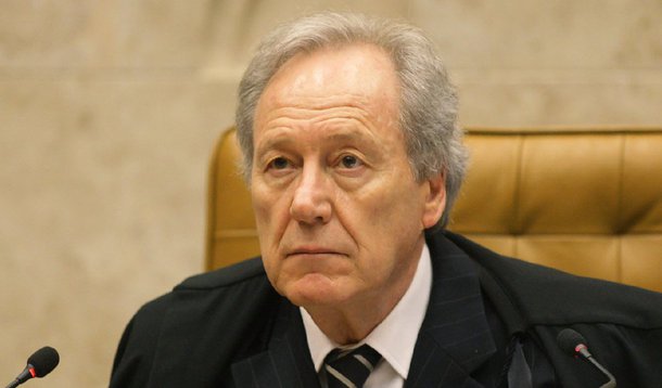 Projeto de lei do Supremo Tribunal Federal com a proposta de reajuste para os ministros da Corte e para os servidores do Judiciário da União foi definido nesta quarta-feira 12 e prevê que o salário dos ministros do STF, teto do funcionalismo público, passará de R$ 33,7 mil para R$ 39,2 mil, a partir de janeiro de 2016; reajuste foi acertado pelo ministro Ricardo Lewandowski, presidente do Supremo, com o Ministério do Planejamento, mas ainda depende de aprovação do Congresso