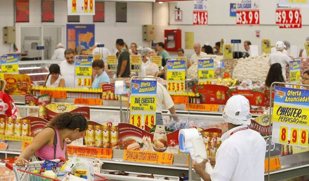 Pela terceira vez nas últimas semanas, analistas do mercado financeiro e investidores elevaram a estimativa de inflação medida pelo IPCA, de 6,31% para 6,32%; para o crescimento da economia, o setor projeta 0,24% e não mais 0,29% como no levantamento anterior