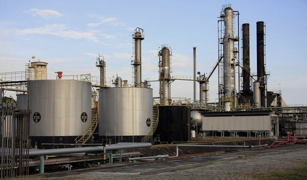 Ministério Público (MP-RJ) denunciou cinco administradores da Refinaria de Petróleos de Manguinhos, que funciona na zona norte da cidade do Rio de Janeiro, por fraude tributária; a Coordenadoria de Combate à Sonegação Fiscal do MP-RJ acusa Carlos Filipe Rizzo, Paulo Henrique Oliveira de Menezes, André Luiz Anton de Souza, Carlos Henrique Pedrosa Lopes e Maurício de Souza Mascolo, de fraudarem a receita estadual em quase R$ 65 milhões