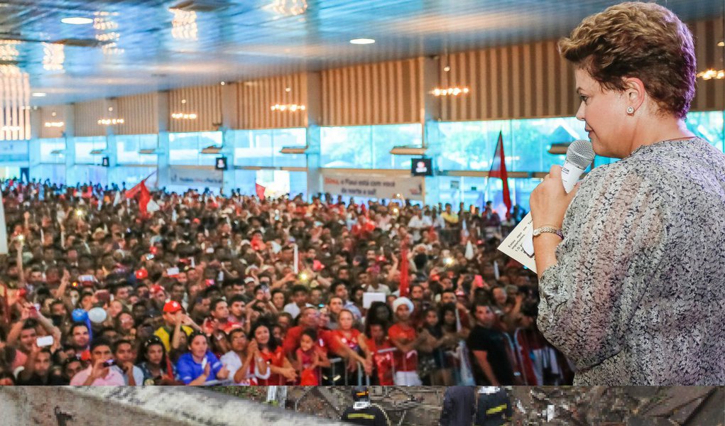 Presidente recomeça sua campanha pelo Piauí, estado que lhe deu a maior votação (70,6%), e alfineta o ex-presidente Fernando Henrique Cardoso; "Tem gente que olha para o Nordeste com preconceito e não acompanha tudo o que vem acontecendo aqui, nessa região do país", disse ela, em evento com militantes e lideranças locais; "Tenho orgulho de dizer que fizemos uma transformação no Nordeste, mas sabemos que tem muita coisa para ser feita ainda"; na segunda-feira, FHC afirmou que o PT ficou com votos de pessoas mais pobres e "menos qualificadas"