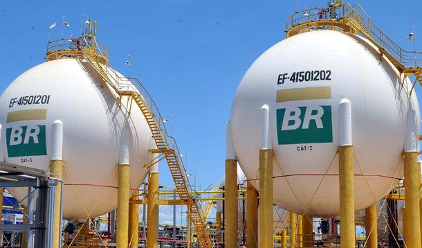 om isso, a BR Distribuidora poderia ser listada no segmento especial do mercado de ações da BM&amp;FBovespa, chamado de Novo Mercado e aderente às melhores práticas de governança corporativa; a companhia destacou que a comunicação feita nesta quarta-feira não deve ser considerada como anúncio de oferta; acrescentou que a realização dela vai depender de condições favoráveis dos mercados de capitais nacional e internacional