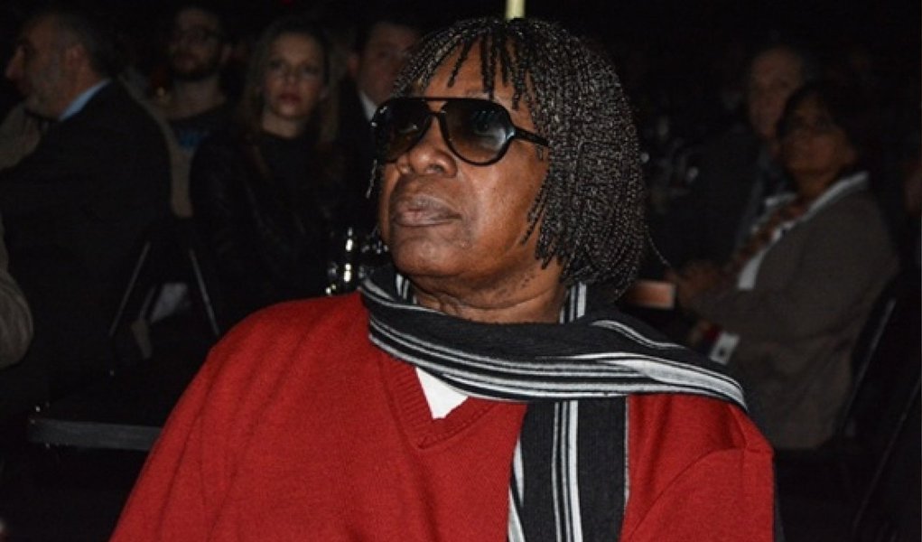 Cantor e compositor de 71 anos teve alta hospitalar nesta manhã no Instituto do Coração, em São Paulo; Milton Nascimento foi internado no início da noite da última segunda-feira 13 para se submeter a um cateterismo nas artérias coronárias