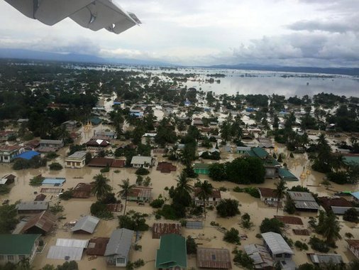 Quase 1 milhão de pessoas foram afetadas pelas inundações na República da União de Myanmar, país do Sul da Ásia continental, provocadas pelas chuvas intensas registradas no país desde o mês passado; Ministério da Segurança Social também disse que o número de mortos já passa de 100, a maioria no estado de Rakhine, no Oeste do país; aumento do volume de água inundou cerca de 480 mil hectares de cultivo, dos quais 180 mil ficaram destruídos, segundo dados do Ministério da Agricultura