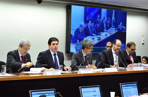 A dispensa dos depoimentos dos executivos João Ricardo Auler, ex-presidente do Conselho de Administração da Camargo Corrêa, e José Adelmário Pinheiro Filho, ex-presidente da Construtora OAS, causou divergências entre os deputados da CPI da Petrobras