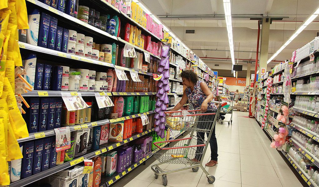 O Índice Geral de Preços-Disponibilidade Interna (IGP-DI) avançou 0,53 por cento em fevereiro, contra alta de 0,67 por cento no mês anterior, diante da desaceleração da alta dos preços ao consumidor