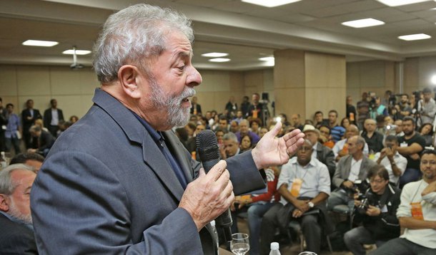 Em despacho da última quinta-feira 20, o corregedor nacional do Ministério Público, Cláudio Portela, afirma que reportagem pode, sim, servir de base para instauração, de ofício, de um procedimento investigatório; a defesa do ex-presidente informa que já recorreu da decisão para que o caso seja discutido pelo plenário do Conselho Nacional do Ministério Público; para Lula, o procurador da República Anselmo Henrique Cordeiro Lopes "deturpou o conteúdo" de reportagens para abrir uma Notícia de Fato contra ele
