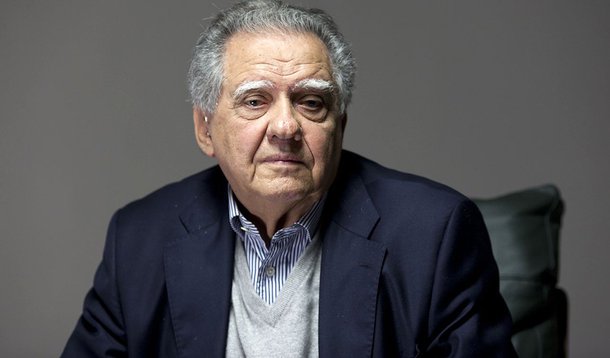 Cineasta Luiz Carlos Barreto acredita que campanha contra a Petrobras tem por objetivo a privatização do pré-sal: “Você não pode pedir o fechamento do Congresso porque um deputado ou senador ou ambos cometeram atos irregulares; a mesma coisa se aplica à Petrobras e empreiteiras. Você não pode querer liquidar com as empresas ou privatizar a Petrobras porque alguns dirigentes ou funcionários cometeram atos ilegais”
