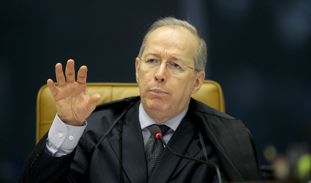 O ministro do Supremo Tribunal Federal, Celso de Mello, negou nesta quarta (8) pedido do PSDB para que o tribunal apontasse se haveria limites para o depoimento à Justiça Eleitoral do dono da UTC, Ricardo Pessoa, na ação em que o partido pede a cassação da presidente Dilma Rousseff; Celso de Mello afirmou que mostra-se "inviável" ao STF prestar a informação solicitada pelo PSDB